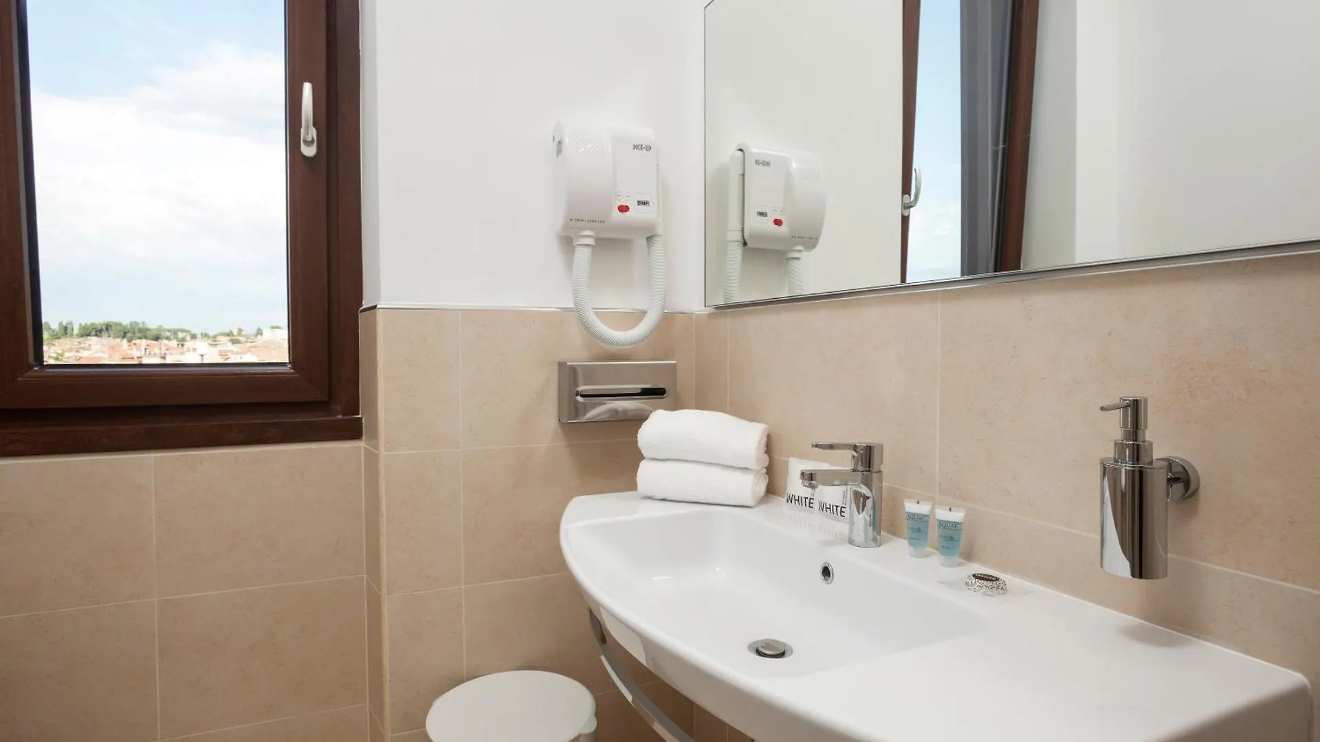 Отель Window On Рим 2*,
