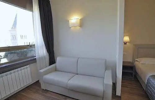 Window On Rome Hotel 2*,