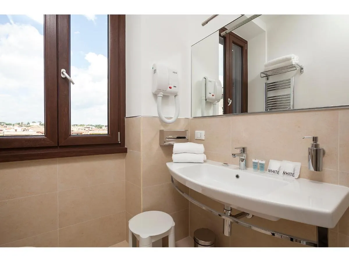 Отель Window On Рим 2*,