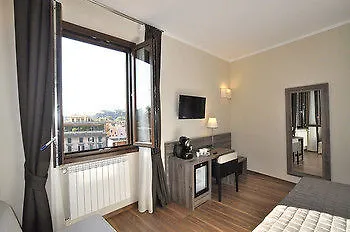 Hotel Window On Roma 2*,  Italia